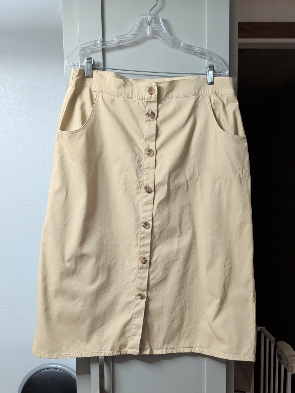 Button-Front Cream Midi Skirt with Pockets — Women's Casual A-Line